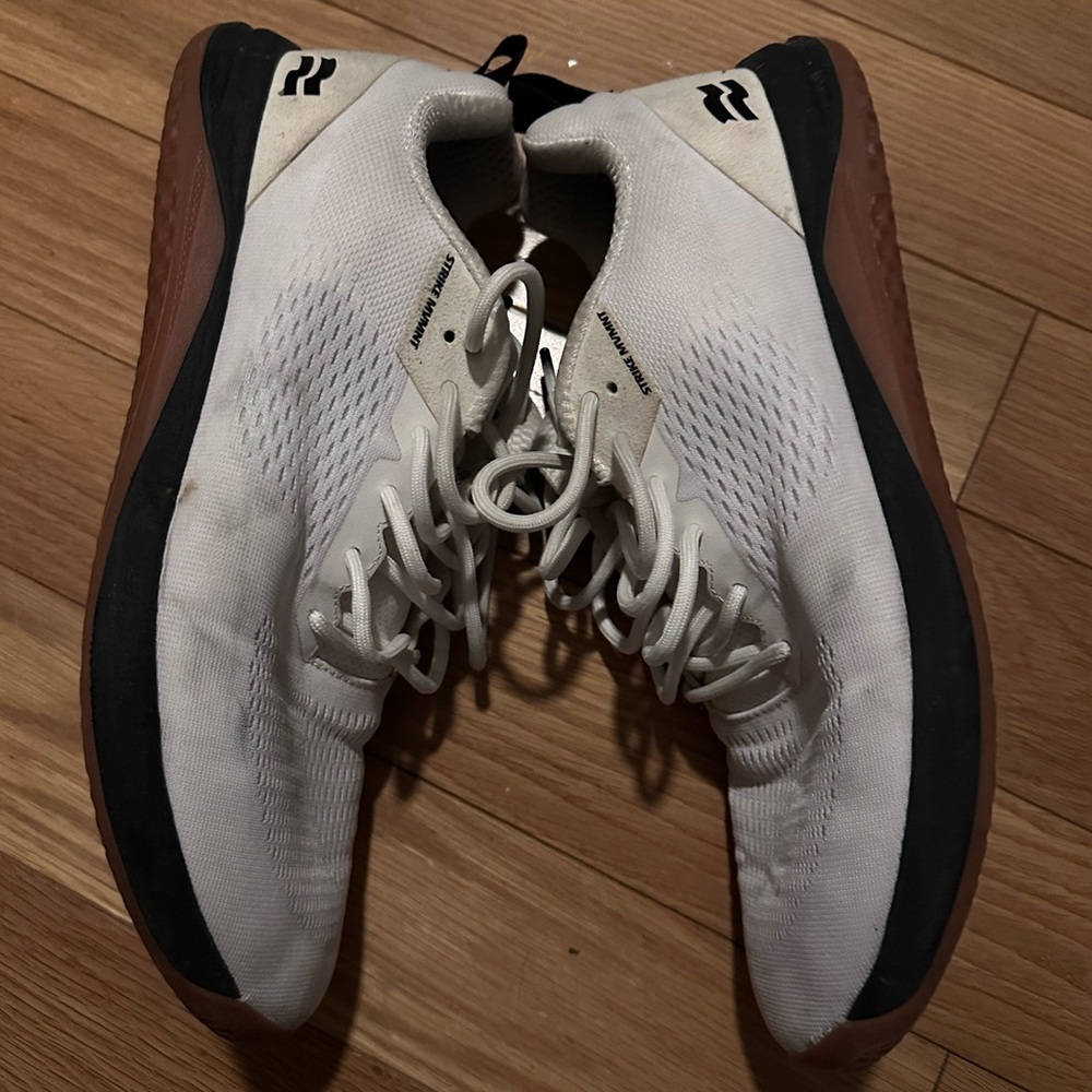 Strike mvmnt white with gum sole